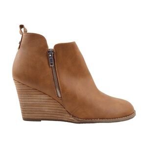NWOT DV Dolce Vita Gladice Wedge Bootie Tan Size 9